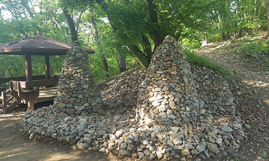 세오고개 돌탑(임오군란을 피해 여주로 가던 명성황후가 1박 했던 장소) 사진